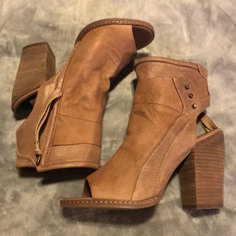 Dolce Vita Open toe bootie
